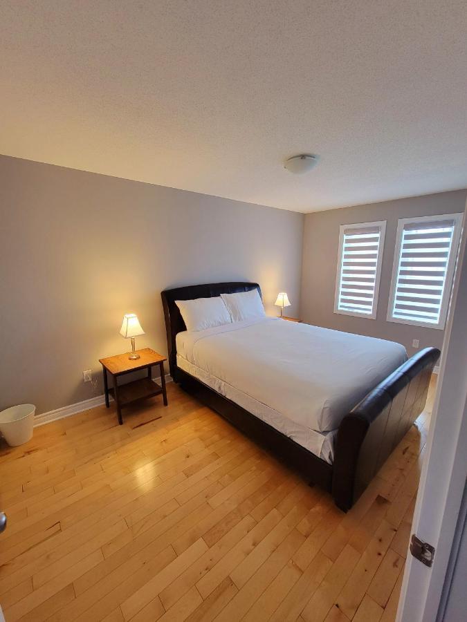 Cozy 3 Bedroom Town House 20 Min From Ottawa Down Town And Airport מראה חיצוני תמונה